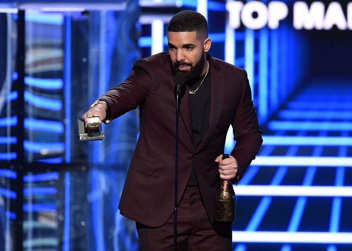 LAS VEGAS, NEVADA - MAY 01: Drake accepts the Top Artist award onstage during the 2019 Billboard Music Awards at MGM Grand Garden Arena on May 01, 2019 in Las Vegas, Nevada. (Photo by Kevin Winter/Getty Images for dcp)