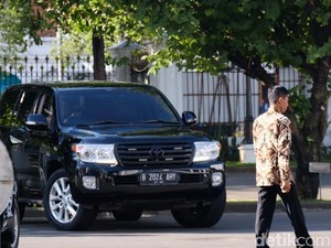 Berita Populer: Nilai Jual Mobil Berplat B 2024 AHY