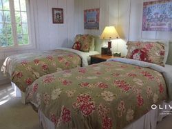 Mengintip Rumah Ratusan Miliar Zuckerberg di Tepi Danau