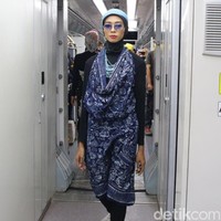 Fashion show ini memiliki keunikan tersendiri karena digelar di dalam gerbong kereta. Foto: Grandyos Zafna/detikcom