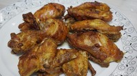 Olahan ayam ungkep ini selalu jadi favorit. Ayam dibumbui kuning dan dimasak hingga meresep lalu digoreng garing lalu sajikan dengan sambal. Ikuti resep ini untuk membuatnya. Foto: dokdetikFood/Dewi Anggraini
