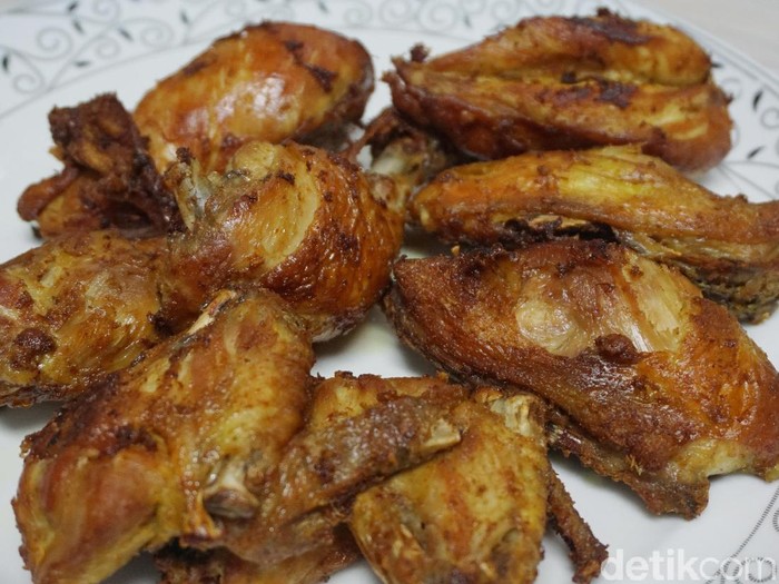 Ayam goreng bumbu kuning Ayam goreng bumbu kuning