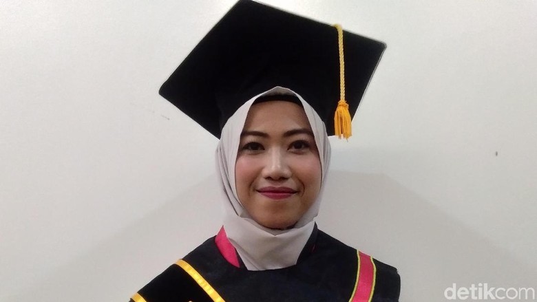 Perkenalkan, Ini Dia Dina Lulusan Magister UIN Yogya 