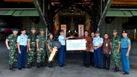 Pada kesempatan itu juga penyerahan satu unit ambulance untuk operasional kesehatan para pekerja Lanud Abdurrahman Saleh Malang diberikan. Foto: dok. BRI