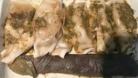 Hidangan daging dengan pangsit ini terlihat menyeramkan, dan mirip seperti alat kelamin pria. Sehingga banyak netizen yang merasa jijik dengan makanan di salah satu maskapai ternama ini. Foto: Istimewa