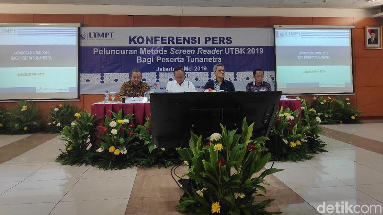 Kemenristek Dikti Luncurkan Teknologi Ramah Tunanetra Jelang UTBK 2019 Kemenristek Dikti Luncurkan Teknologi Ramah Tunanetra Jelang UTBK 2019