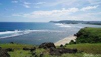 Ada pula bukit merese yang merupakan spot terbaik untuk menikmati pemandangan Mandalika dari ketinggian. Syanti Mustika/detikcom.