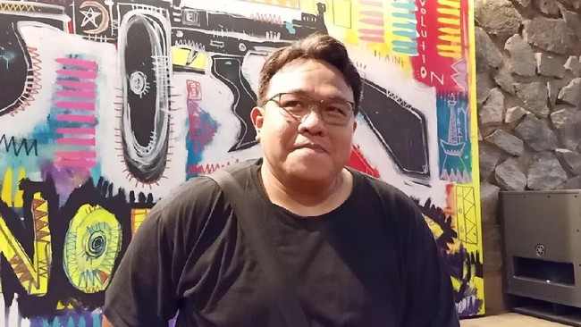 Tanggapan Luhut hingga Sandiaga soal Film Bikinan Dandhy Laksono