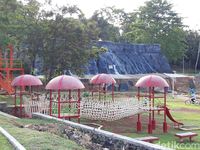 Tumbuhan Langka dan Air Terjun 'Niagara' di Kebun Raya Indrokilo Boyolali