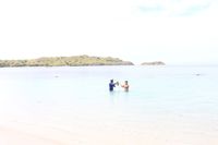 Salut! Anak-anak Muda Pulau Komodo Bersihkan Sampah di Pantai