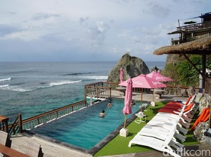 Punya Ombak Indah, Ini 5 Pantai yang Wajib Masuk Daftar Liburanmu!