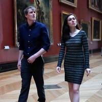 Sebelum bermalam, keduanya diajak tur untuk melihat-lihat galeri sepanjang 37 kilometer, yang menampung sedikitnya 35 ribuan karya seni. Foto: Reuters