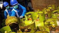 Vice President Corporate Communication Pertamina, Fajriyah Usman menjelaskan, penambahan 3 Ribu MT LPG (ekuivalen 1 juta tabung elpiji 3 Kg) ini dilakukan untuk memastikan kebutuhan elpiji 3 Kg di masyarakat dapat terpenuhi dengan baik mengingat frekuensi penggunaan akan cenderung meningkat. 