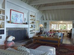 Mengintip Rumah Ratusan Miliar Zuckerberg di Tepi Danau