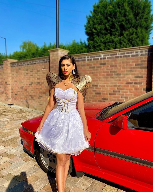 Selama 25 tahun hidup, Rukaya selalu dimanjakan dengan harta. Rumah mewah, busana dari brand high-end hingga liburan mancanegara kerap dilakukannya.  Foto: Instagram @rukayax