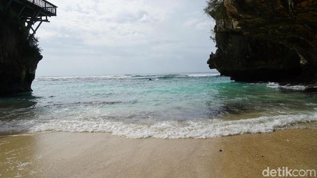 Pantai Suluban Bali