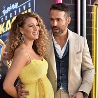 Salah satu pasangan Hollywood terfavorit, Ryan Reynolds dan Blake Lively, menikah pada 2012 dan dikaruniai tiga anak. Bintang film Deadpool ini ditunjuk sebagai Pria Terseksi pada 2010. Foto: Getty Images
