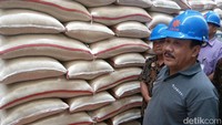 Perum Bulog memastikan stok beras aman jelang Ramadan hingga Idul Fitri.  Direktur Pengembangan Bisnis dan Industri Bulog, Imam Subowo menjelaskan stok beras saat ini 2.034.965 ton.
