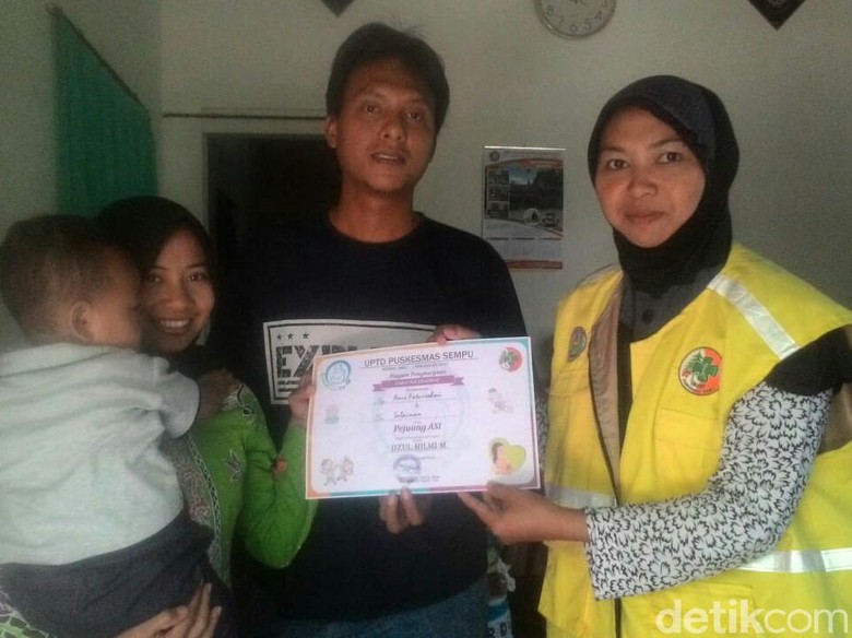 Unik, Ibu Menyusui Eksklusif di Banyuwangi Diberi Penghargaan Unik, Ibu Menyusui Eksklusif di Banyuwangi Diberi Penghargaan