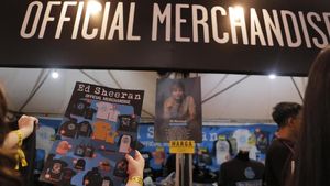 Penonton Serbu Merchandise Sebelum Ed Sheeran Konser di GBK