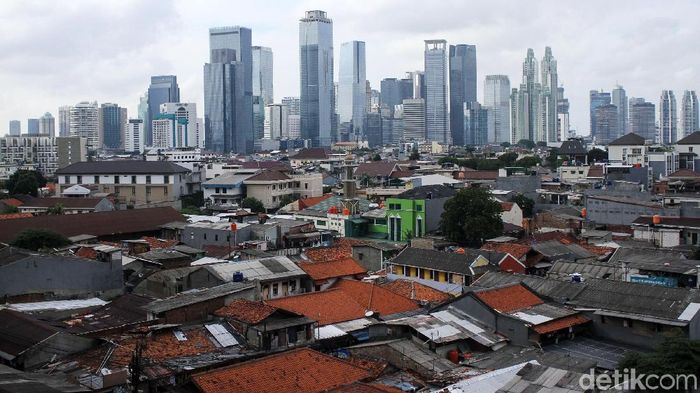 Gedung Bertingkat di Jakarta Pemandangan gedung bertingkat di Jakarta, Jumat (3/5/2019). Pertumbuhan gedung tinggi di Jakarta terus meningkat. Menurut data The Skyscraper Center, jumlah gedung bertingkat di ibu kota Jakarta saat ini mencapai 382 gedung. Sebagian besar atau 42 persen dari gedung-gedung pencakar langit memiliki ketinggian di atas 150 meter umumnya digunakan untuk perkantoran.