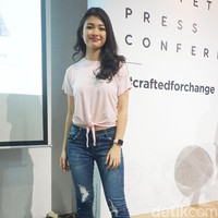 Usut punya usut, menjadi kontestan sebuah ajang kecantikan adalah impian Elisa sejak kecil.  Ia mengawalinya dengan mengikuti ajang Gadis Sampul 2014 saat masih berusia 15 tahun dan keluar sebagai juara kedua.. Bisa dibilang, Im like living in my own dream now. Sangat bersyukur, kata pengagum Najwa Shihab dan Dian Sastrowardoyo ini. (Foto: Daniel Ngantung/Wolipop)