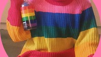 Sebagai anak muda, Maisie juga terbilang gadis yang senang tampil aktif. Soal pemilihan outfit juga Maisie kadang kala memilih warna-warna cerah. Foto: instagram @maisie_williams