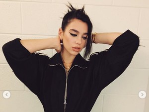 Dua Lipa Kepergok Mesra dengan Adik Gigi Hadid