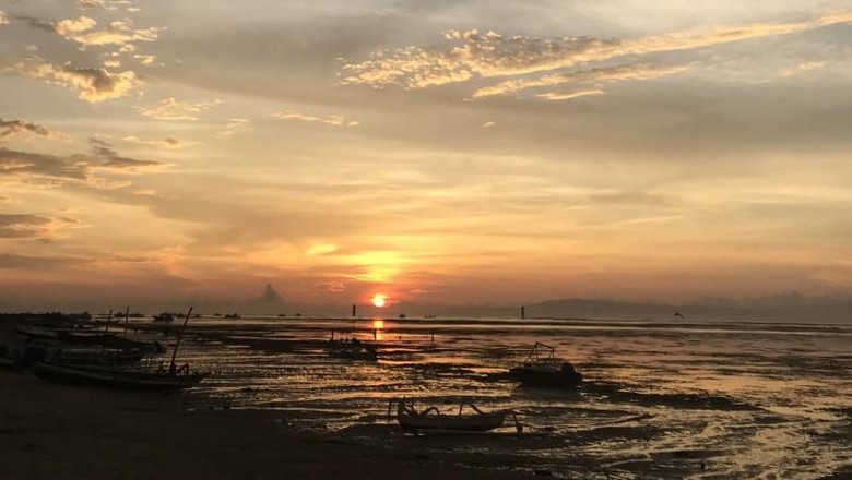 pemandangan pantai sanur Pantai Sanur, salah satu pantai di timur pulau Bali yang menjanjikan pemandangan matahari terbit yang memukau. Wajib ke sini lihat view cantiknya!