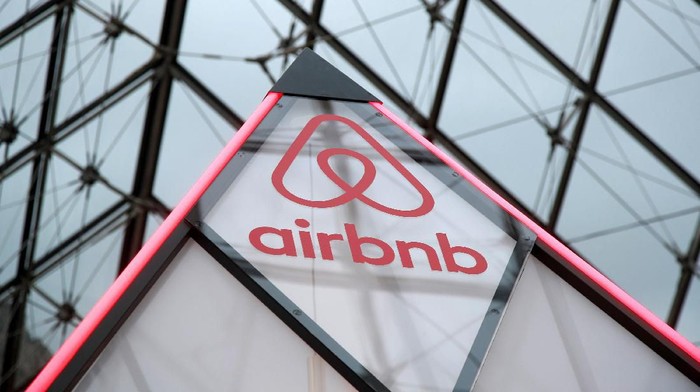 FILE PHOTO: The Airbnb logo is seen on a little mini pyramid under the glass Pyramid of the Louvre museum in Paris, France, March 12, 2019. REUTERS/Charles Platiau/File Photo