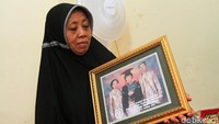 Almarhum Umar (65 tahun) merupakan Wakil Ketua KPPS di TPS 68 Sukabumi Selatan pada Pemilu 2019. Almarhum meninggal dunia di Rumah Sakit Pelni pada 24 April 2019.