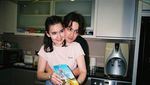 Pose Keren Ice Paris Intarakomalyasut Saat Makan dan Masak Bareng Sang Ibu