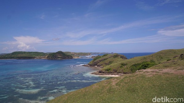 Potret Keindahan Bukit Merese di Lombok
