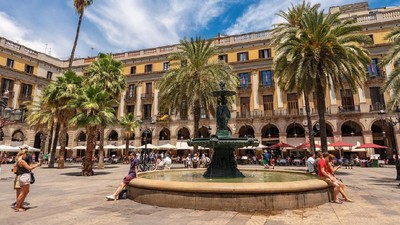 Foto: Plaza Reial, Tempat Fans Liverpool Rusuh di Barcelona