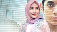 Karena penampilannya itu, banyak yang mengajak Prilly untuk main dalam drama religi. Pool/Ismail/detikFoto.