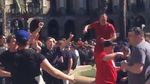 Foto: Plaza Reial, Tempat Fans Liverpool Rusuh di Barcelona