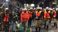 Hari ini Menteri Energi dan Sumber Daya Mineral (ESDM) Ignasius Jonan berkunjung ke tambang tersebut.