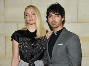 Joe Jonas Gugat Cerai Sophie Turner