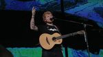 Ngamen Berkelas ala Ed Sheeran di GBK