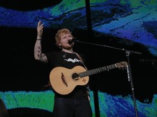 Gak Cuma Bagi-bagi, Ed Sheeran Juga Beli Vinyl Musisi Indonesia