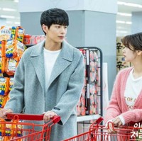 Anda yang biasa belanja bulanan mungkin bisa sesekali mengajak pacar. Kegiatan belanja bareng sebagai kencan akhir pekan yang menyenangkan juga bisa semakin mendekatkan hubungan dan membuat kalian lebih saling mengenal. Foto: ist.