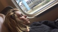 Liburan ke Jepang, Anja menikmati kereta cepat Jepang (anja_rubik/Instagram)