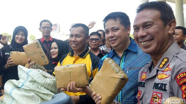  Polisi menggagalkan pengiriman 106 kg ganja asal Aceh