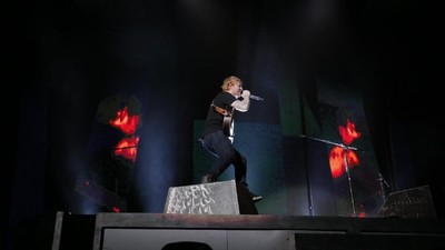 Ngamen Berkelas ala Ed Sheeran di GBK