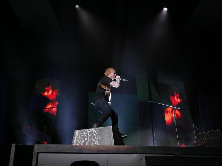 Ngamen Berkelas ala Ed Sheeran di GBK