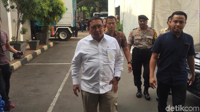 Usul 10 Pimpinan MPR Harus Revisi UU MD3, Fadli: Bisa Dibicarakan Bersama Usul 10 Pimpinan MPR Harus Revisi UU MD3, Fadli: Bisa Dibicarakan Bersama