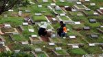 Jelang Ramadan, TPU Menteng Pulo Ramai Peziarah