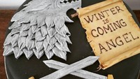 Kalimat Winter is Coming jadi kalimat yang tak pernah terlewat. Kali ini cake dihias dengan fondant yang bukan hanya bisa jadi hiasan tapi juga bisa dimakan. Foto: istimewa