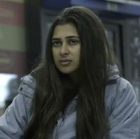 Dari kehidupan super mewah, Rukaya pun bersedia melepas hartanya selama tiga hari demi reality show. Nyatanya, hidup miskin membuatnya syok.  Foto: dok. 5Star Rich Kids Go Homeless