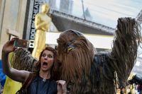 Peter Mayhew, Pemeran Chewbacca di Star Wars Meninggal Dunia